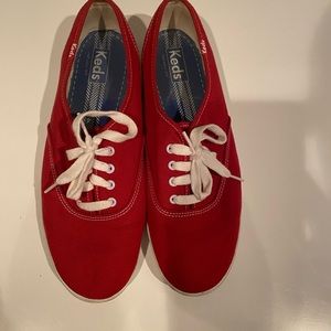 KEDS  
Gently worn, smoke free #50’s #✌🏽❤️